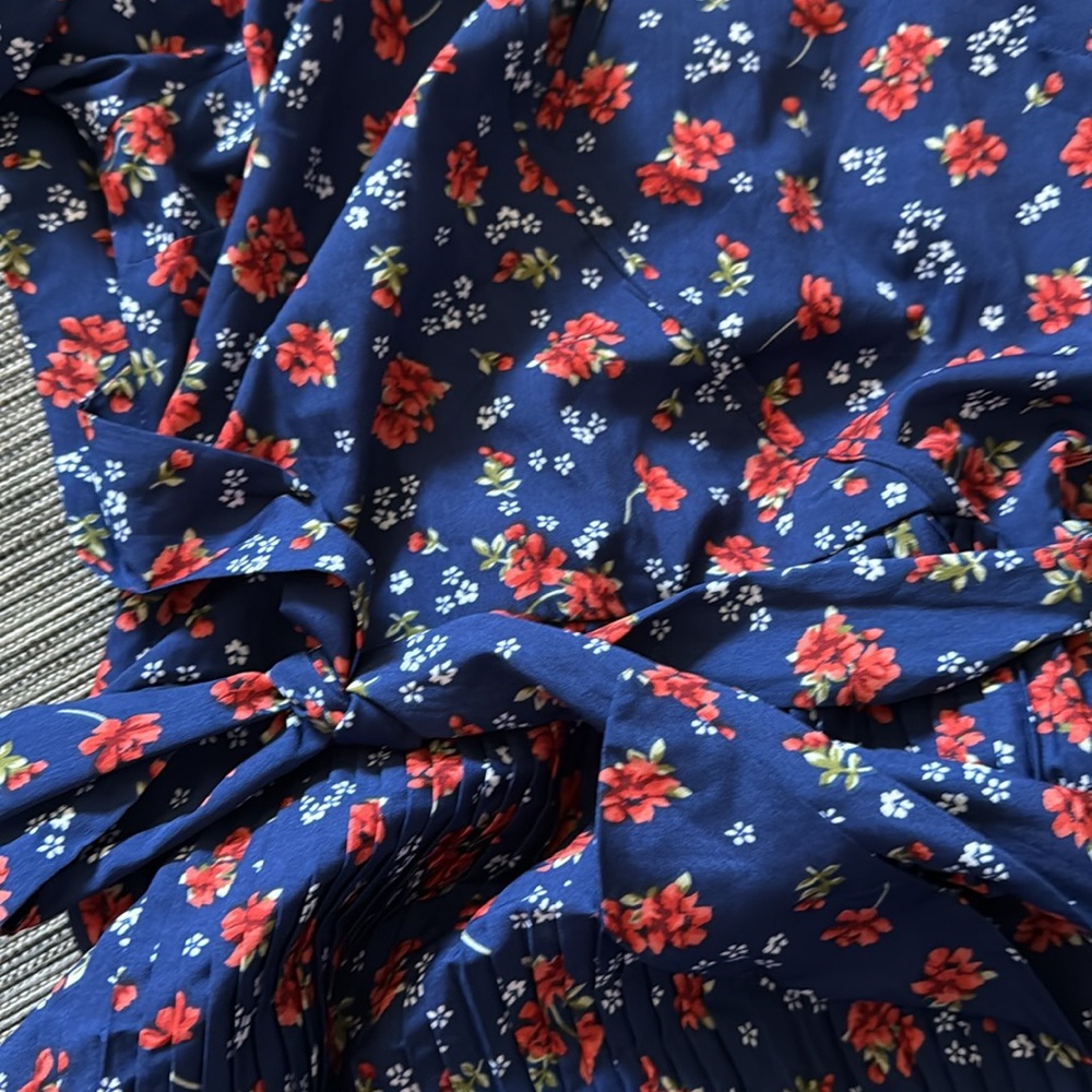 Dress - Picture 3 of 4